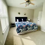 Comfy Houston Galleria 2Bd Townhome + Free Parking