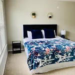Comfy Houston Galleria 2Bd Townhome + Free Parking