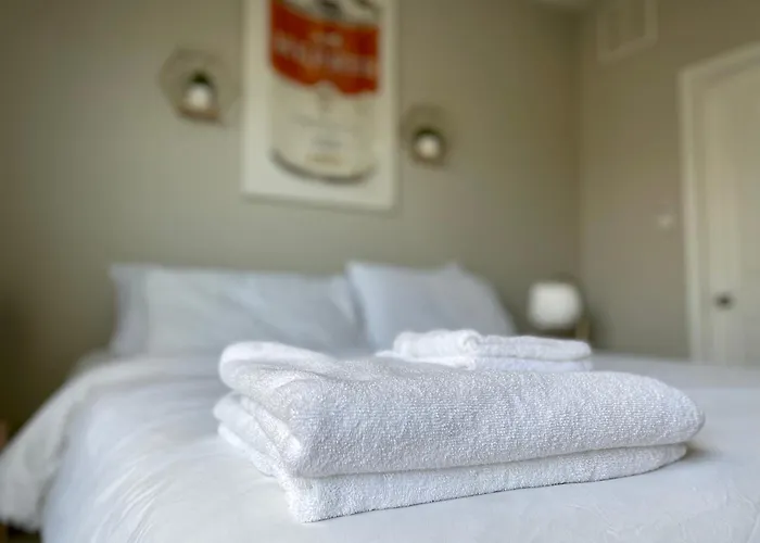 Comfy Houston Galleria 2Bd Townhome + Free Parking