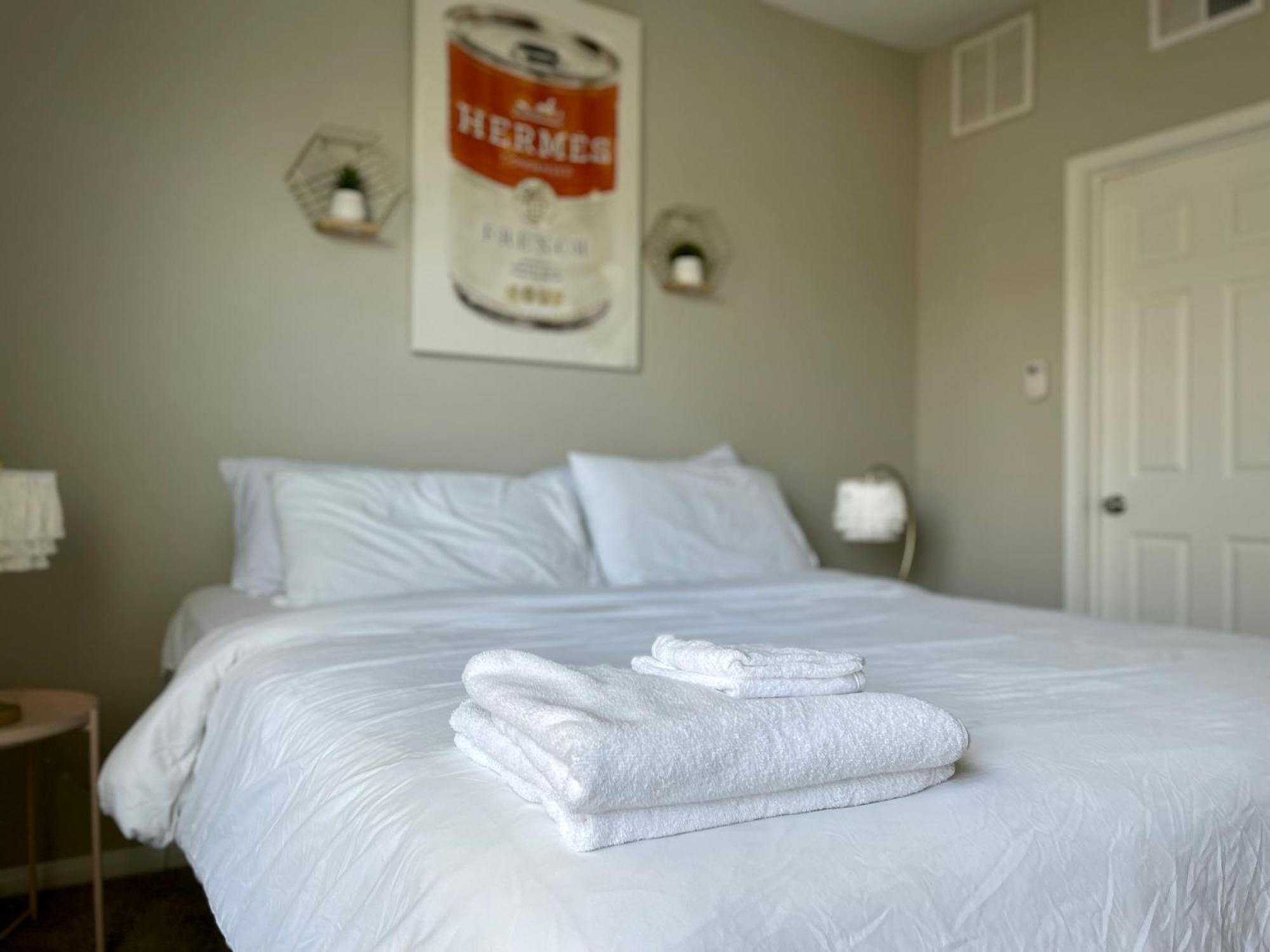 Comfy Galleria 2bd Townhome + Free Parking Houston