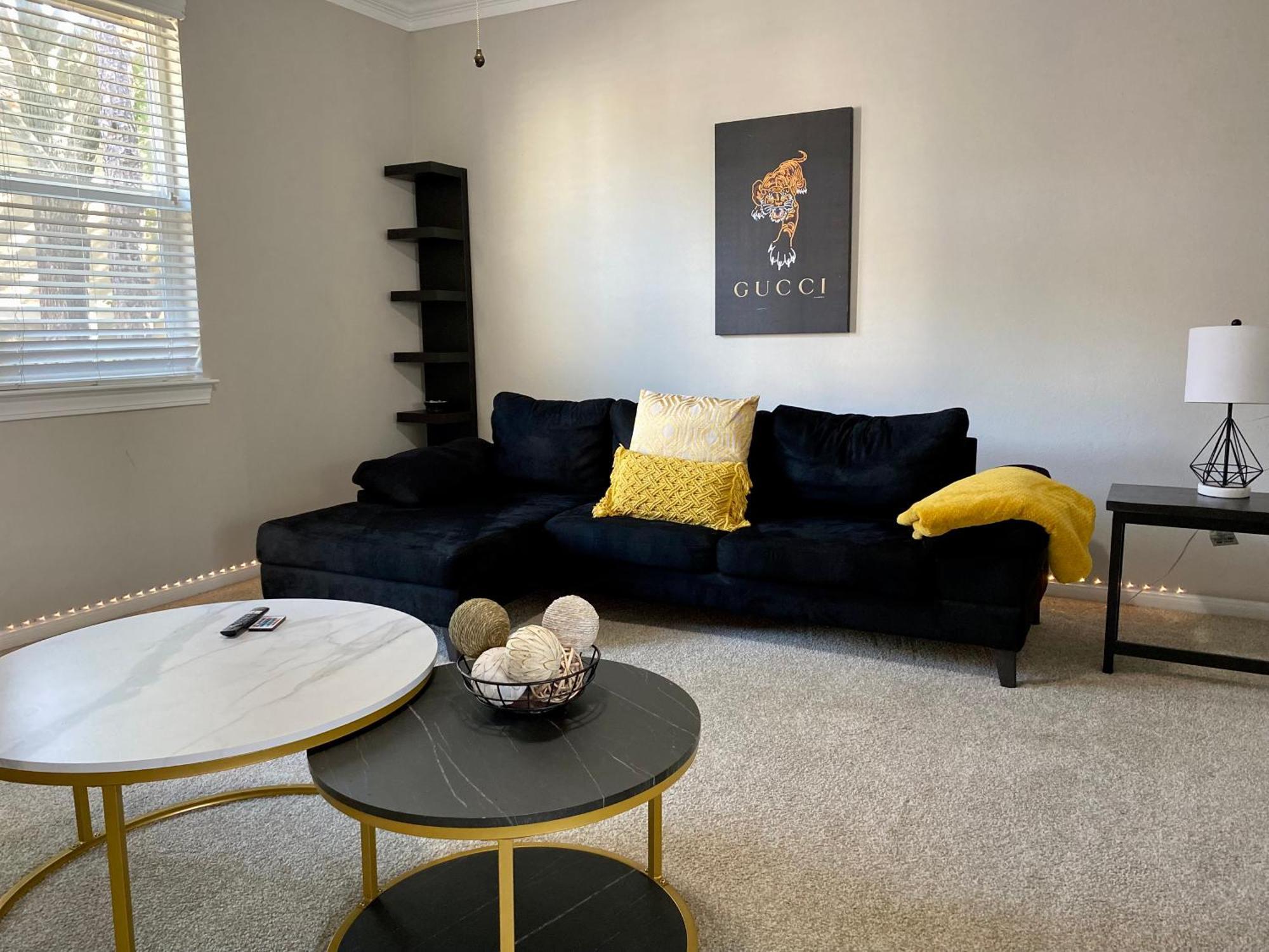 Daire Comfy Galleria 2bd Townhome + Free Parking Houston