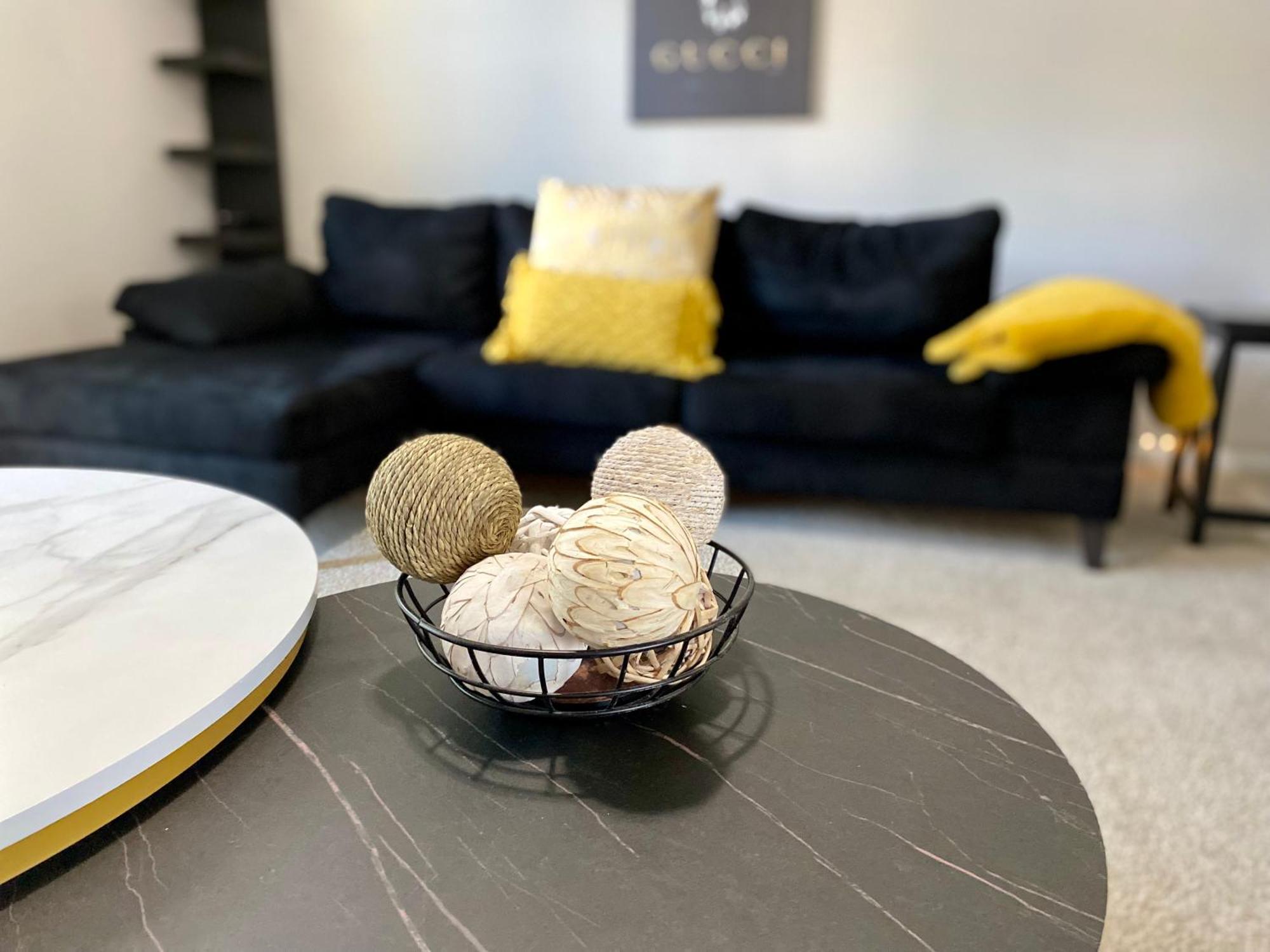Daire Comfy Galleria 2bd Townhome + Free Parking
