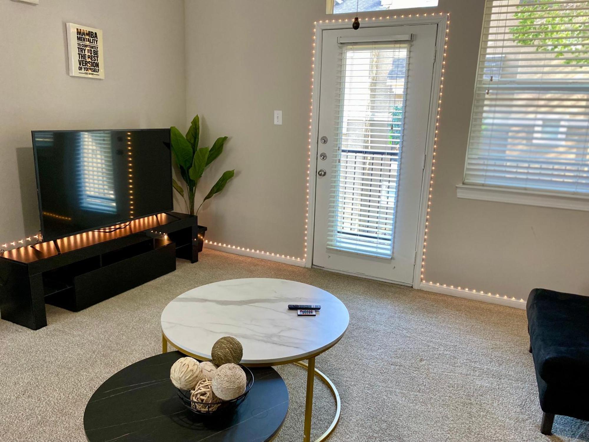 Comfy Galleria 2bd Townhome + Free Parking *